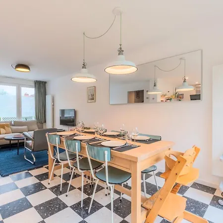 3 Bedroom House W/ 2 Bathrooms And A Garden