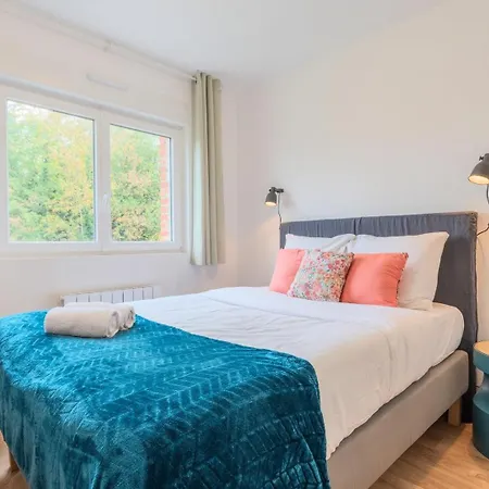 Guest house 3 Bedroom House W/ 2 Bathrooms And A Garden *