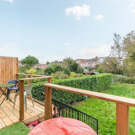 3 Bedroom House W/ 2 Bathrooms And A Garden Guest house *