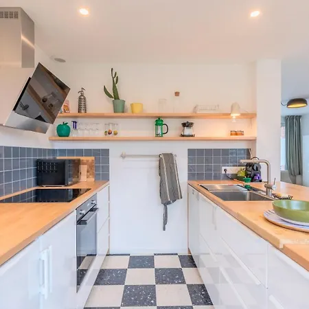 3 Bedroom House W/ 2 Bathrooms And A Garden Penzion Saint-Andre-lez-Lille