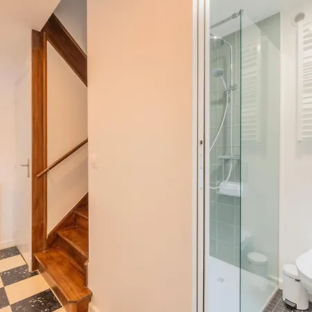 Pensión 3 Bedroom House W/ 2 Bathrooms And A Garden
